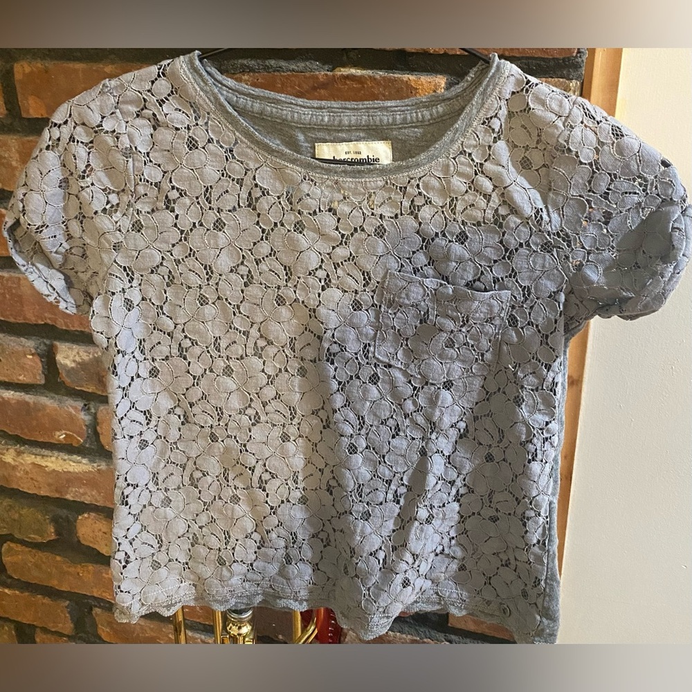 Abercrombie Kids Girls Small Gray Floral Lace Short Sleeve Tee